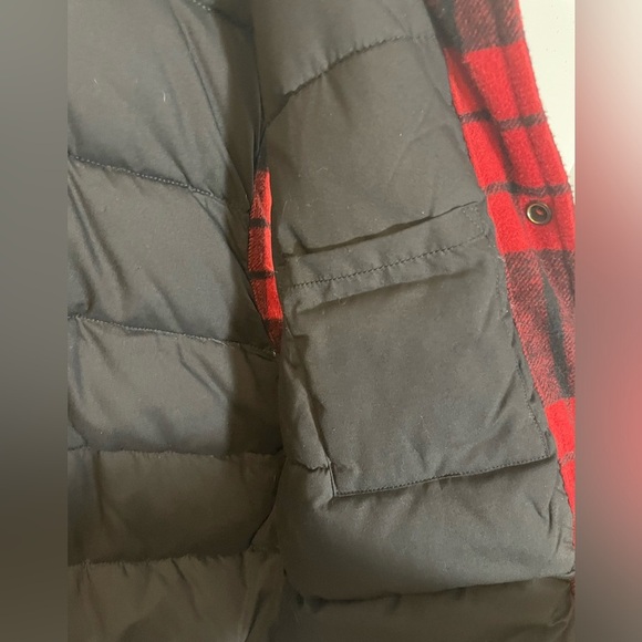 Old Navy Wool Blend Puffer Tartan Vest Men's XL Red Plaid Outdoors Lumberjack - Picture 4 of 9